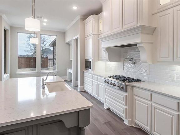 3rd image of 3391 Briarcliff Dr