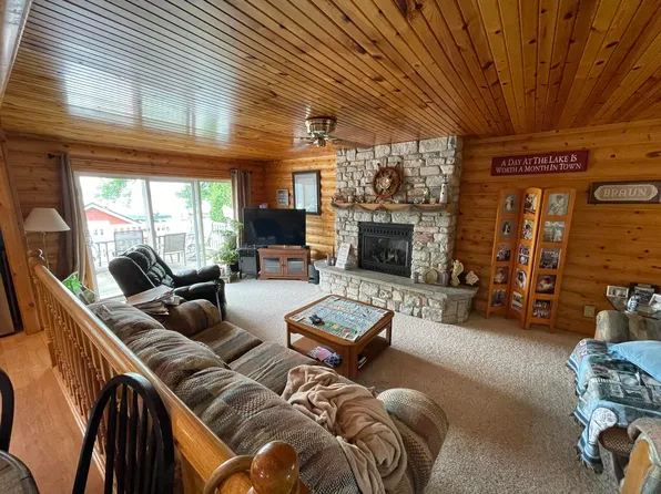 W2092 Melmar Dr, Markesan, WI 53946