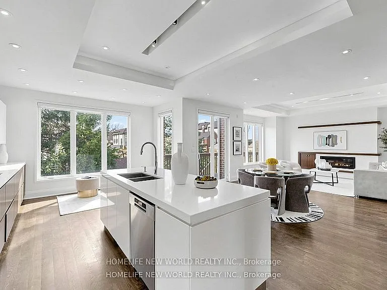 220 Roe Ave — Photo 6