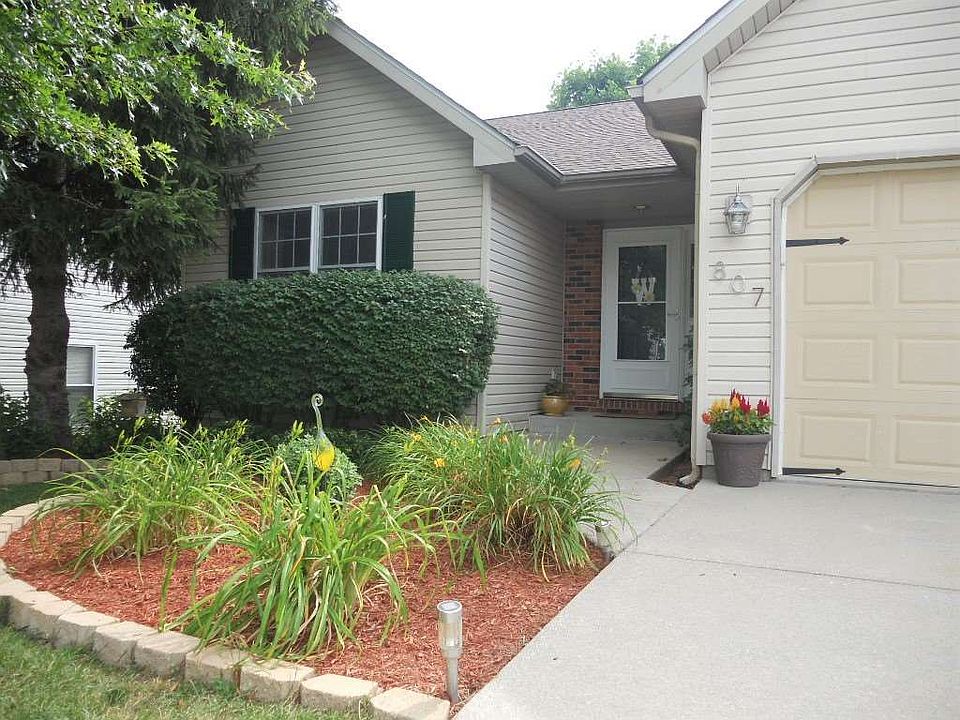 1st image of 807 S Larkspur Ln
