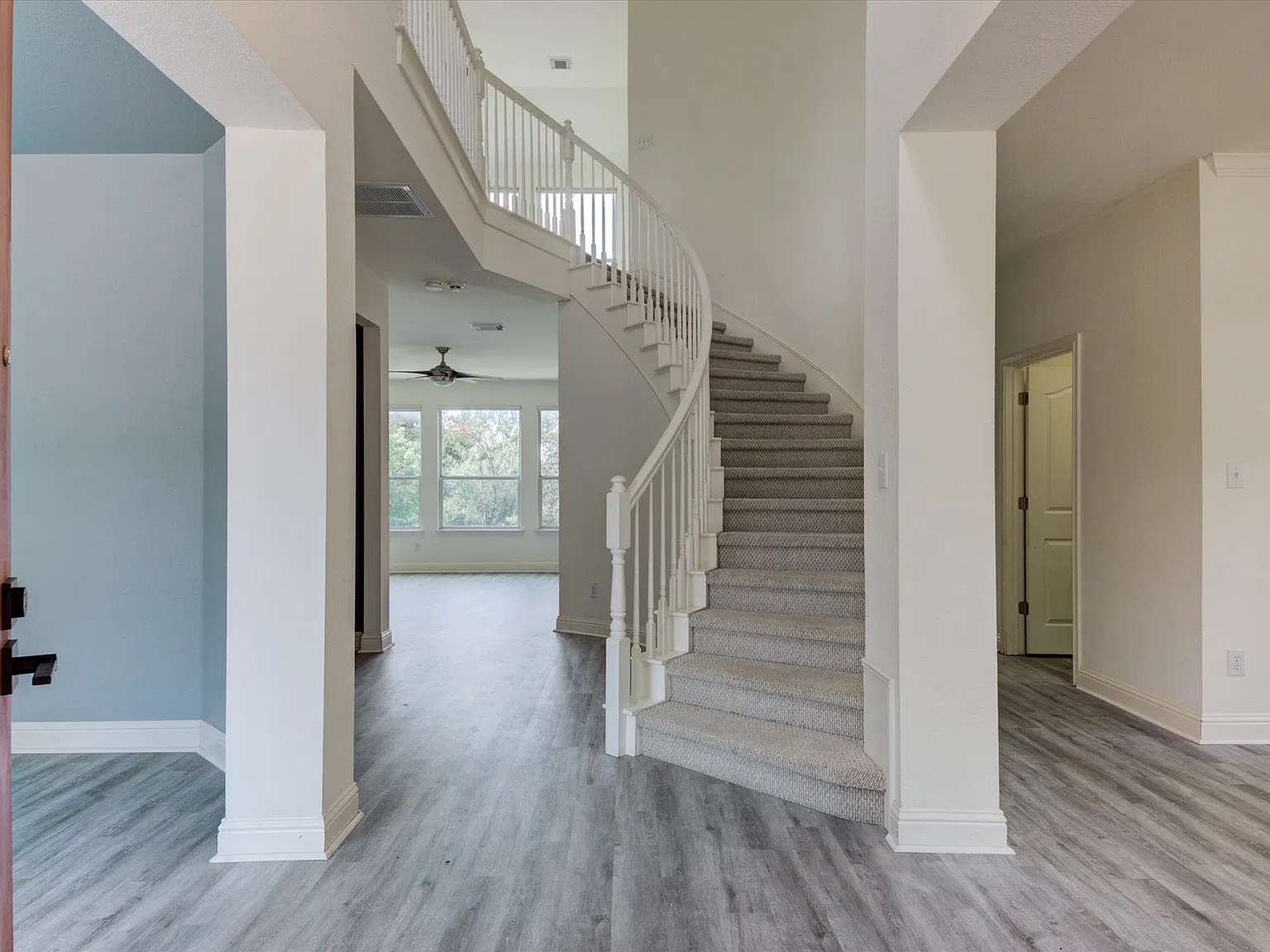 4 bed, 2.5 bath, 2734 sqft, $3,850 — Photo 4