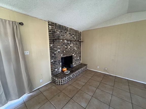 5th image of 4004 Vicky St