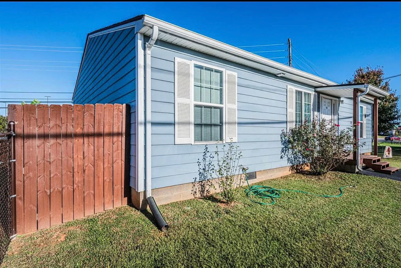 3 bed, 1155 sqft, $1,400 — Photo 3