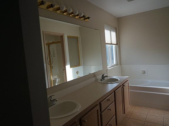 5th image of 3812 184th Pl SW
