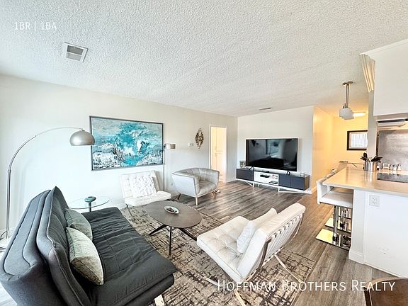 4th image of 1623 Victory Blvd #8A