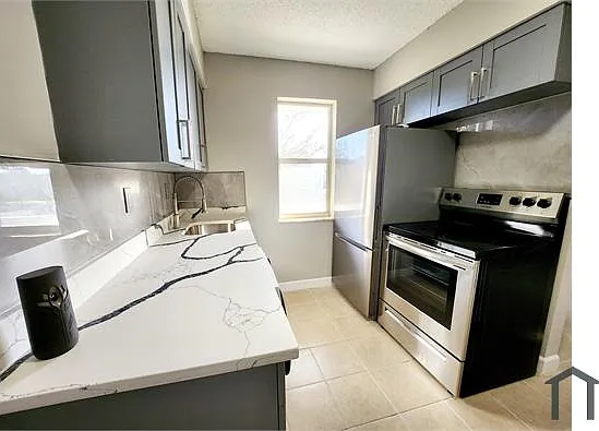 191 SW 15th St #202 — Photo 7
