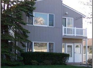 563 Neptune Blvd APT 2F, Long Beach, NY 11561