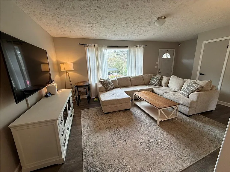 1110 Mountain View Dr — Photo 3