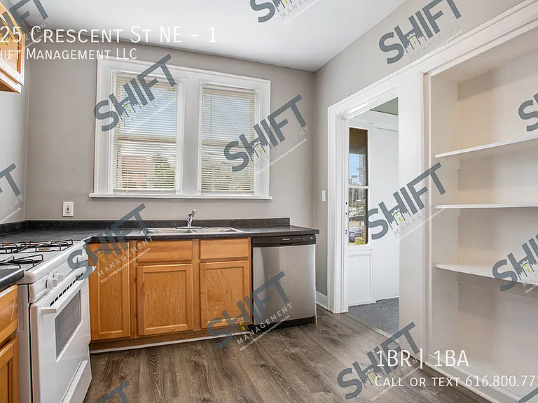 325 Crescent St NE #1 — Photo 2