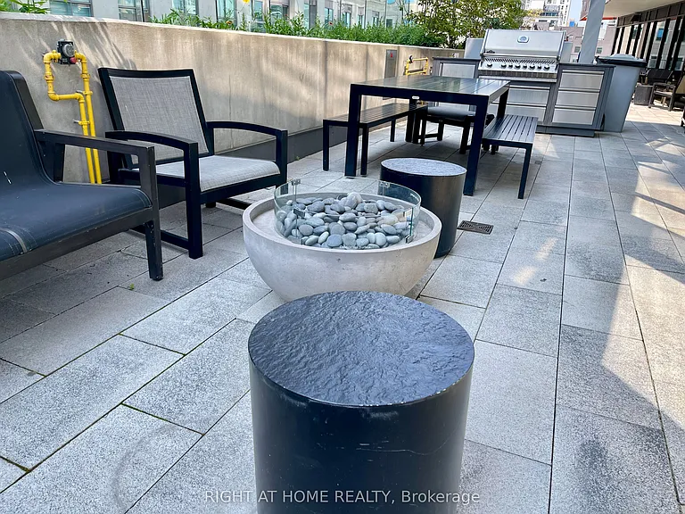 215 Queen St W #2407 — Photo 19