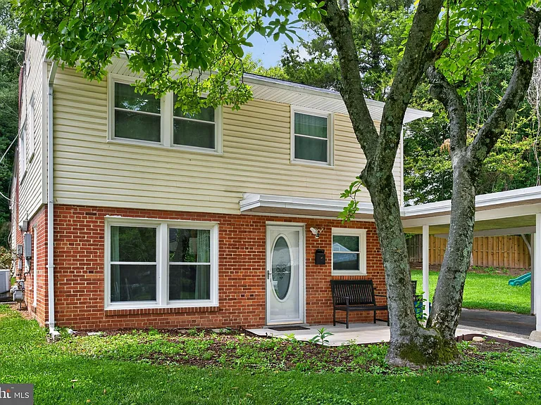 7027 Jefferson Ave — Photo 1