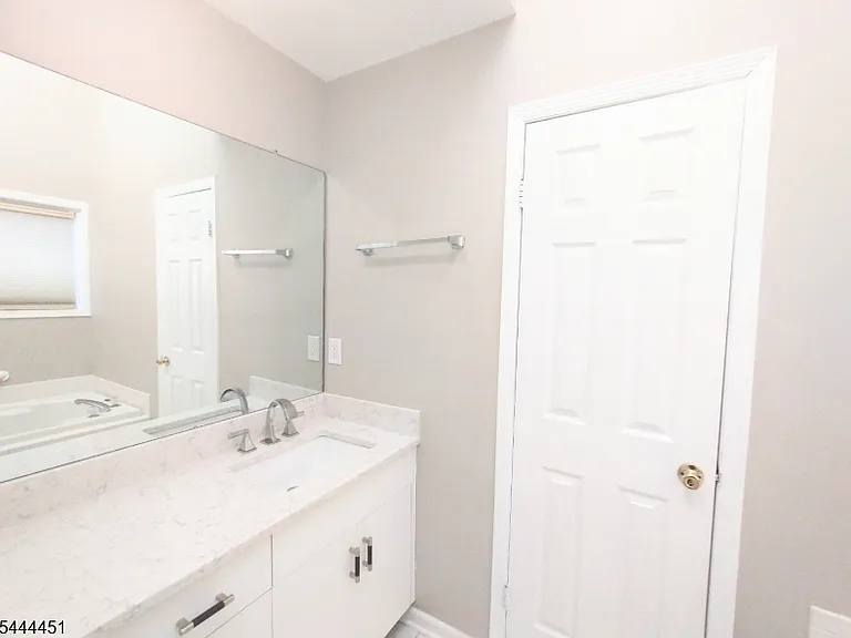 55 Clarken Dr — Photo 8