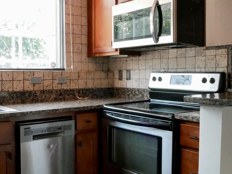 2418 E Franklin St #114 — Photo 3