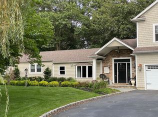 63 Florence Dr, Manorville, NY 11949
