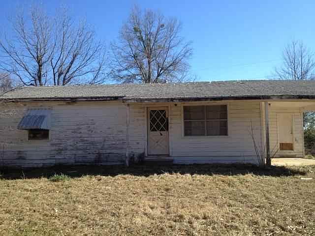 1st image of 3011 Clover Ln