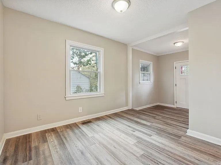 1435 Lanvale Dr SW — Photo 5