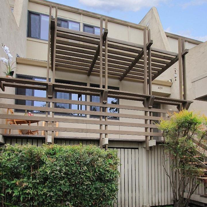 1st image of 409 Sandalwood Dr