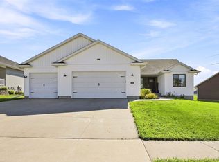 1623 Bobcat Dr NW, Cedar Rapids, IA 52405