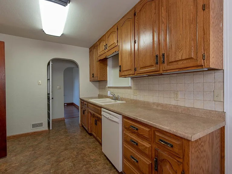 509 E Bennett St — Photo 7