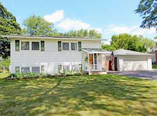 635 Clover Rd, Wauconda, IL 60084