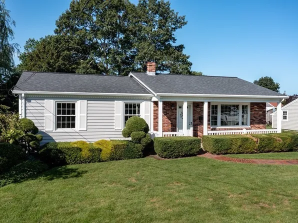 20 Holcomb St, Fairhaven, MA 02719