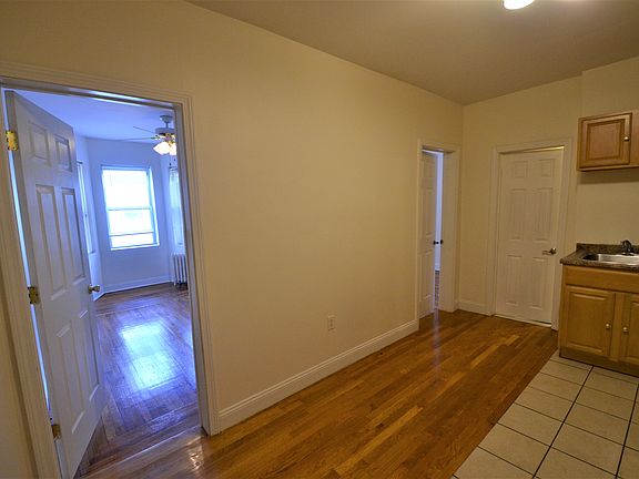 3rd image of 58 Westland Ave APT 25