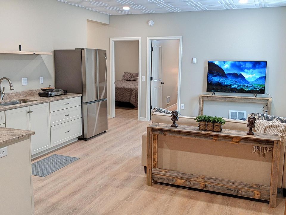 1st image of 16 Park Ln