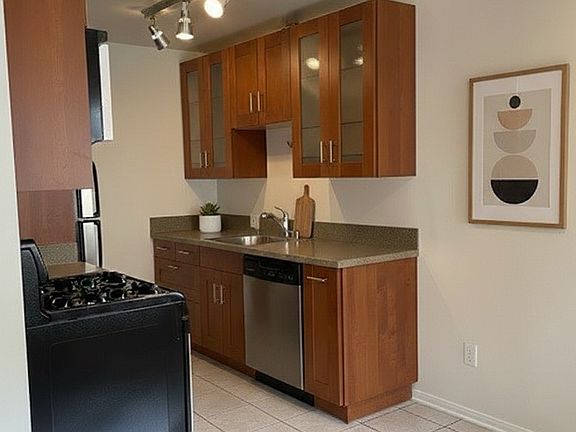 4th image of 1848 Purdue Ave #6