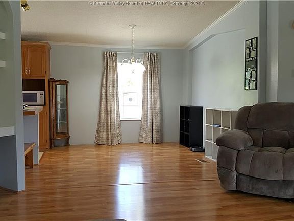 4th image of 60 Sissonville View Dr