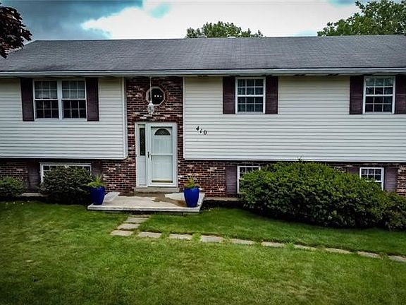 2nd image of 410 Vista Dr