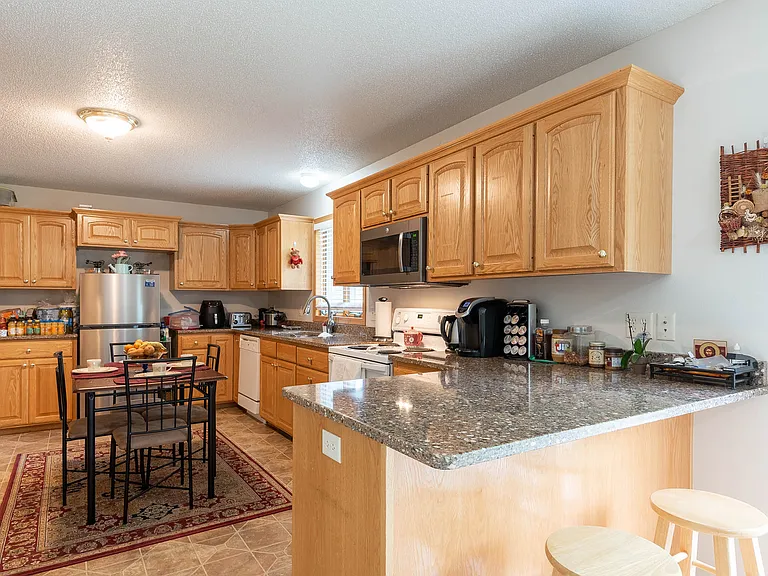 1613 Sharon Dr — Photo 9