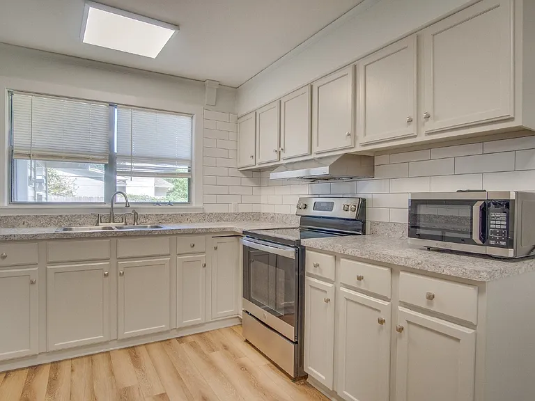 3371 Wellington Rd — Photo 10