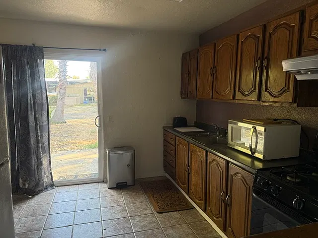 2 bed, 890 sqft, $2,000 — Photo 4