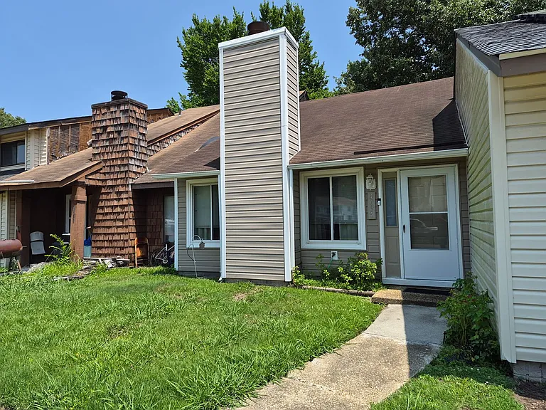 4694 Greenlaw Dr — Photo 3