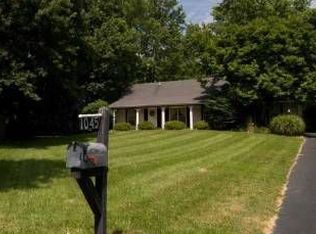 1045 Geringer Ct, Saint Louis, MO 63135