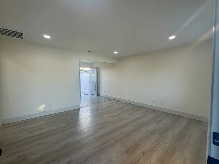 5505 N Traymore Ave — Photo 3