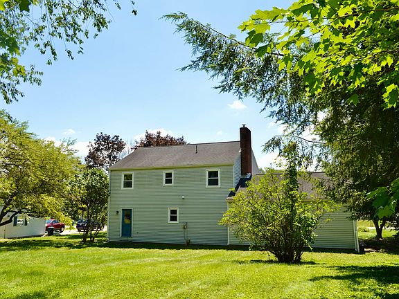 5th image of 10 Arrowhead Dr