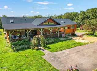 253 Stove Pipe Rd, Waymart, PA 18472