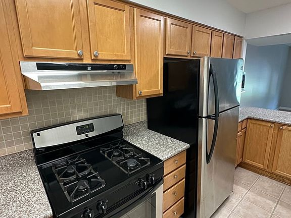 3rd image of 138-152 N Huffman St