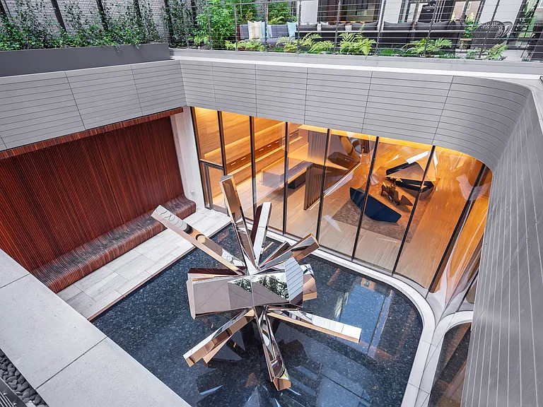 555 W 43rd St #4E — Photo 9