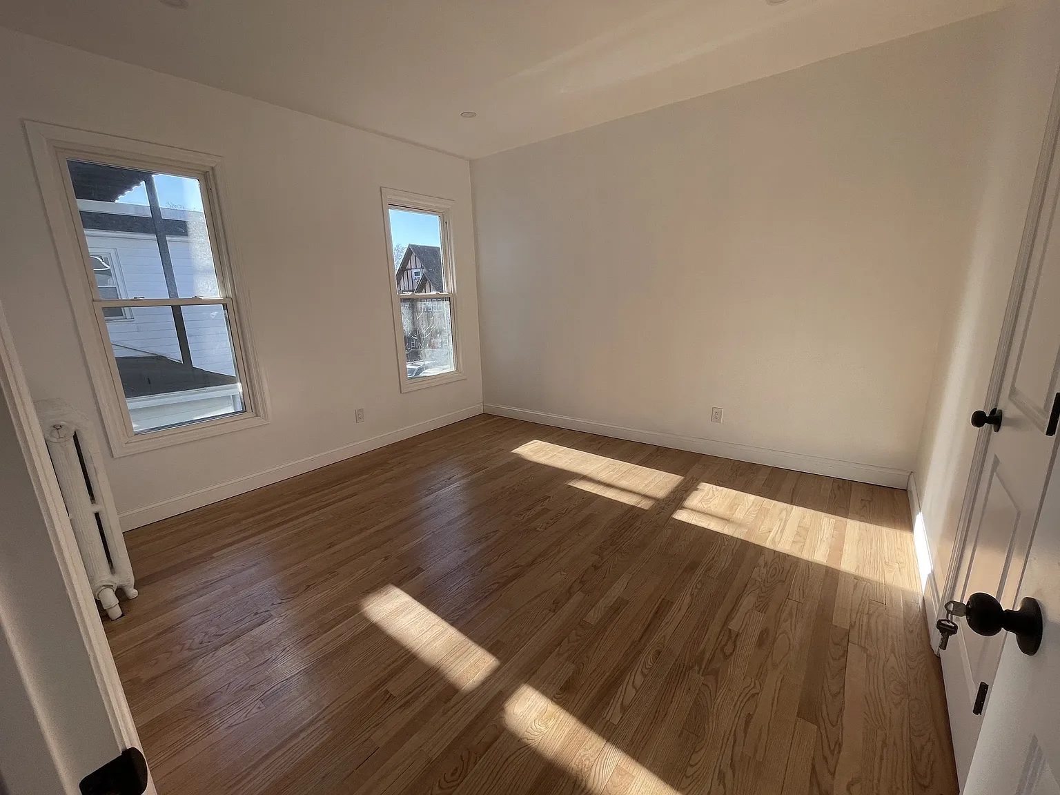 3 bed, 1400 sqft, $2,400 — Photo 4