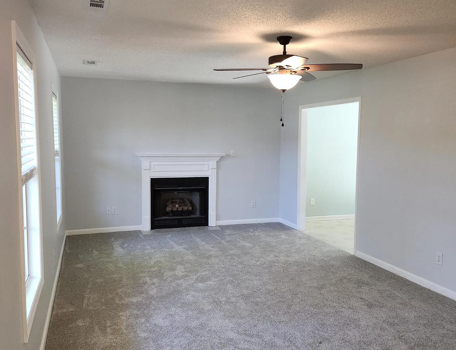 4 bed, 2.0 bath, 1602 sqft, $2,250 — Photo 2