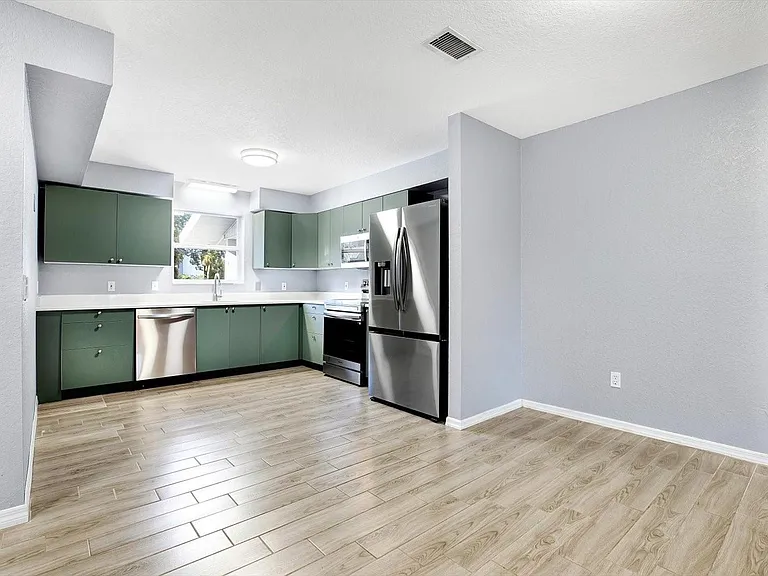 107 47th Ave N #107 — Photo 5