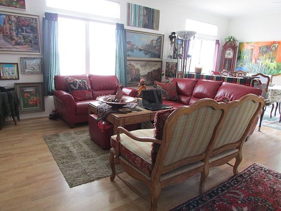 2nd image of 573 W Parkwood Ct