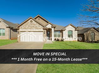 2517 SE 38th St, Moore, OK 73160