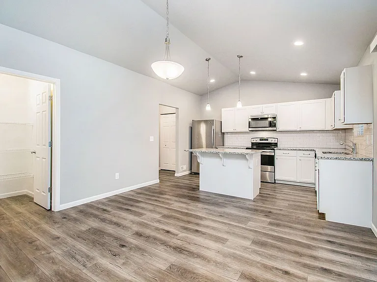 1867 Bluff Ridge Ct — Photo 2