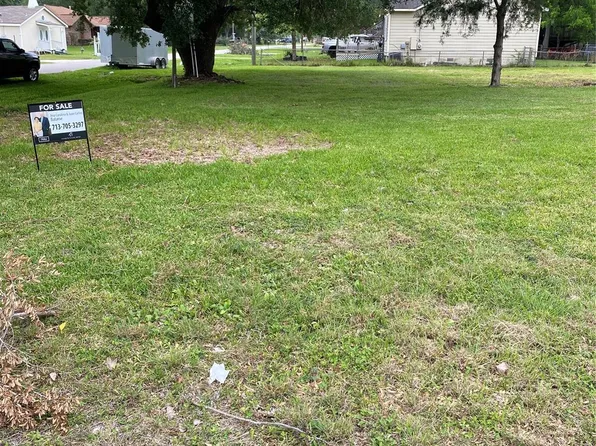 6914 Mike St, Hitchcock, TX 77563