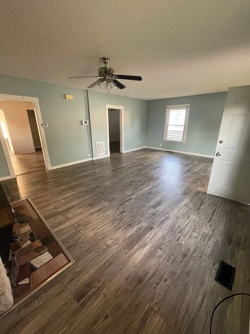 Charming Bungalow for Rent in Webb City, MO! — Photo 3