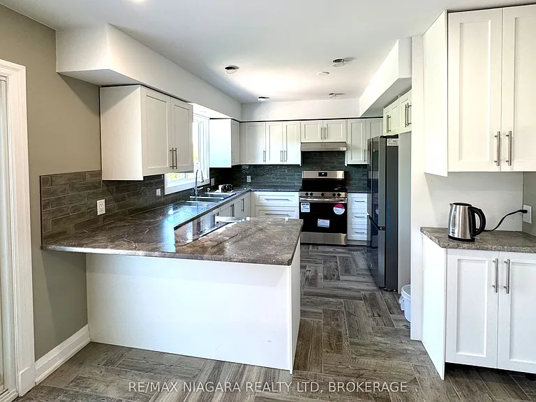 21 Ball Ave E #UPPER — Photo 5