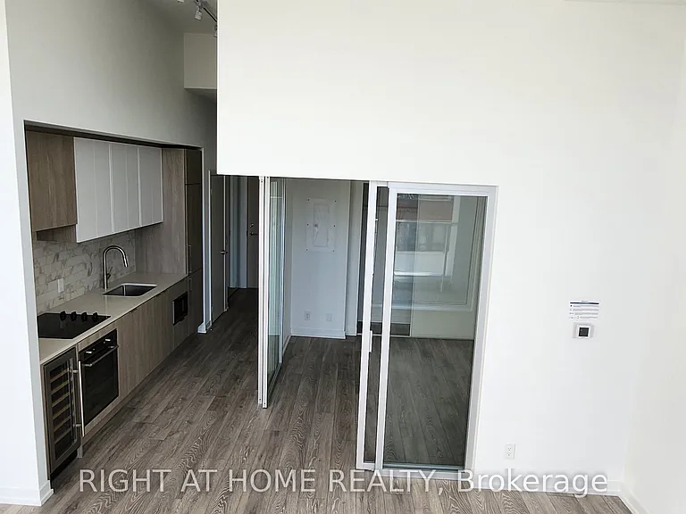 2020 Bathurst St #209 — Photo 8